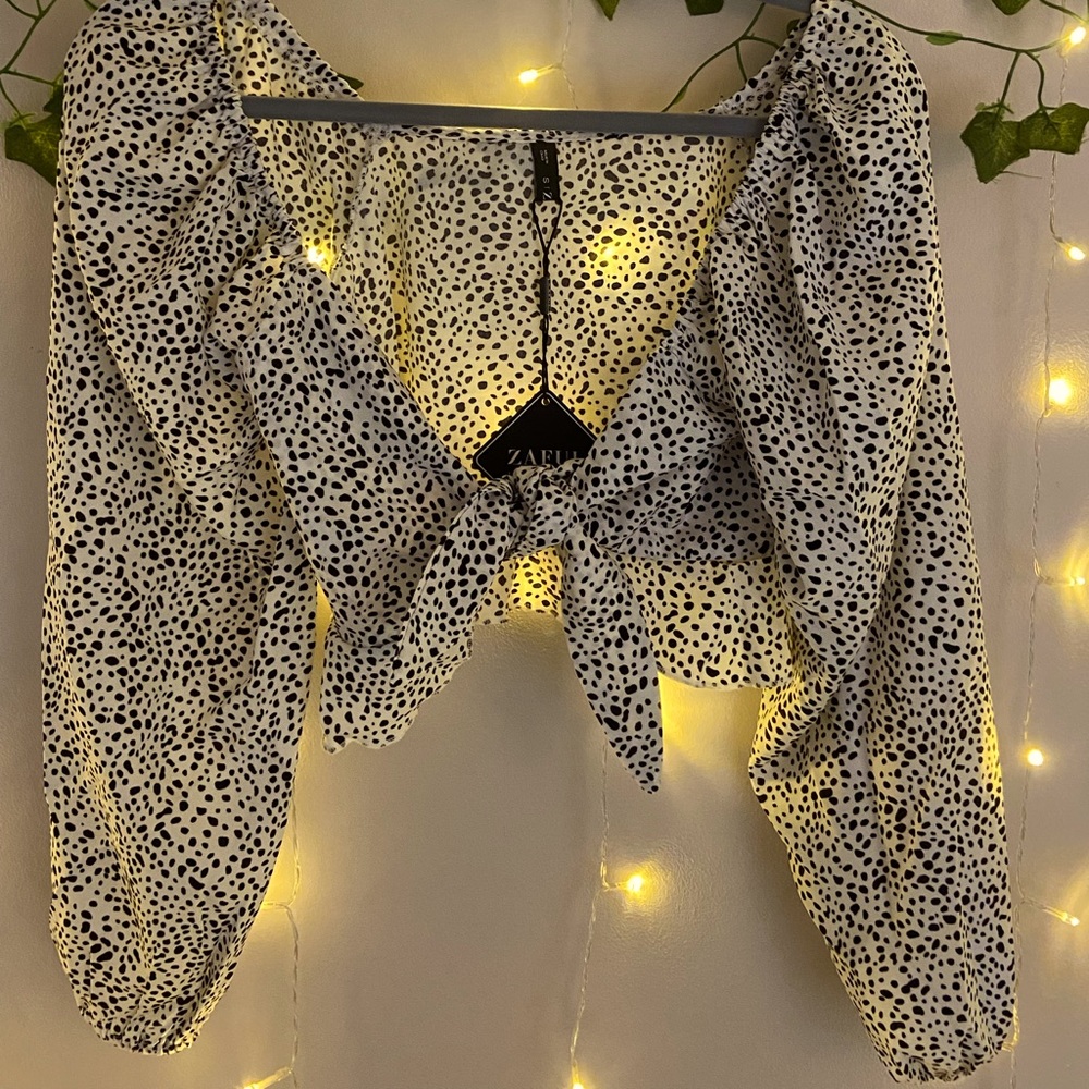 BLACK & WHITE SPOTTED TIE UP SHIRT !